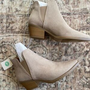 Universal Thread Perforated Tan Ankle Booties